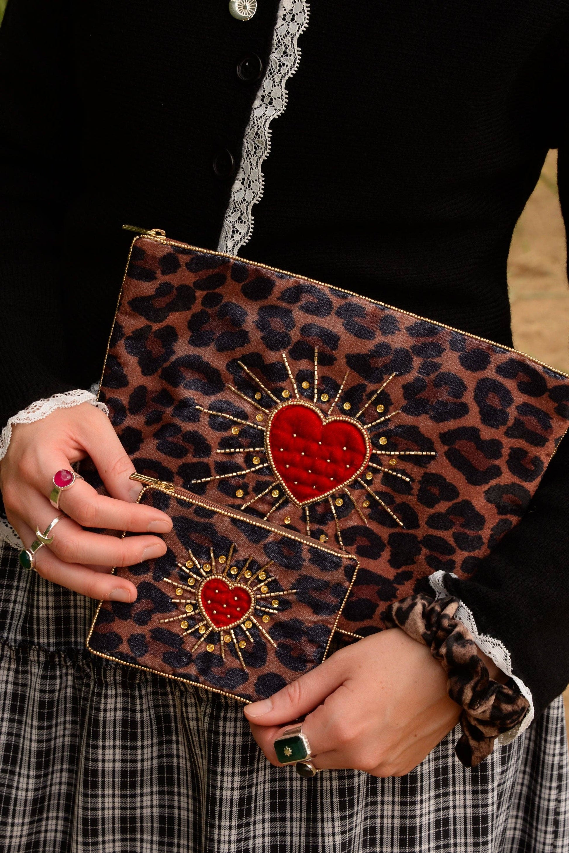 LEOPARD HEART BURST LARGE POUCH