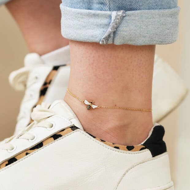 Enamel Bee Anklet With Peach Daisy