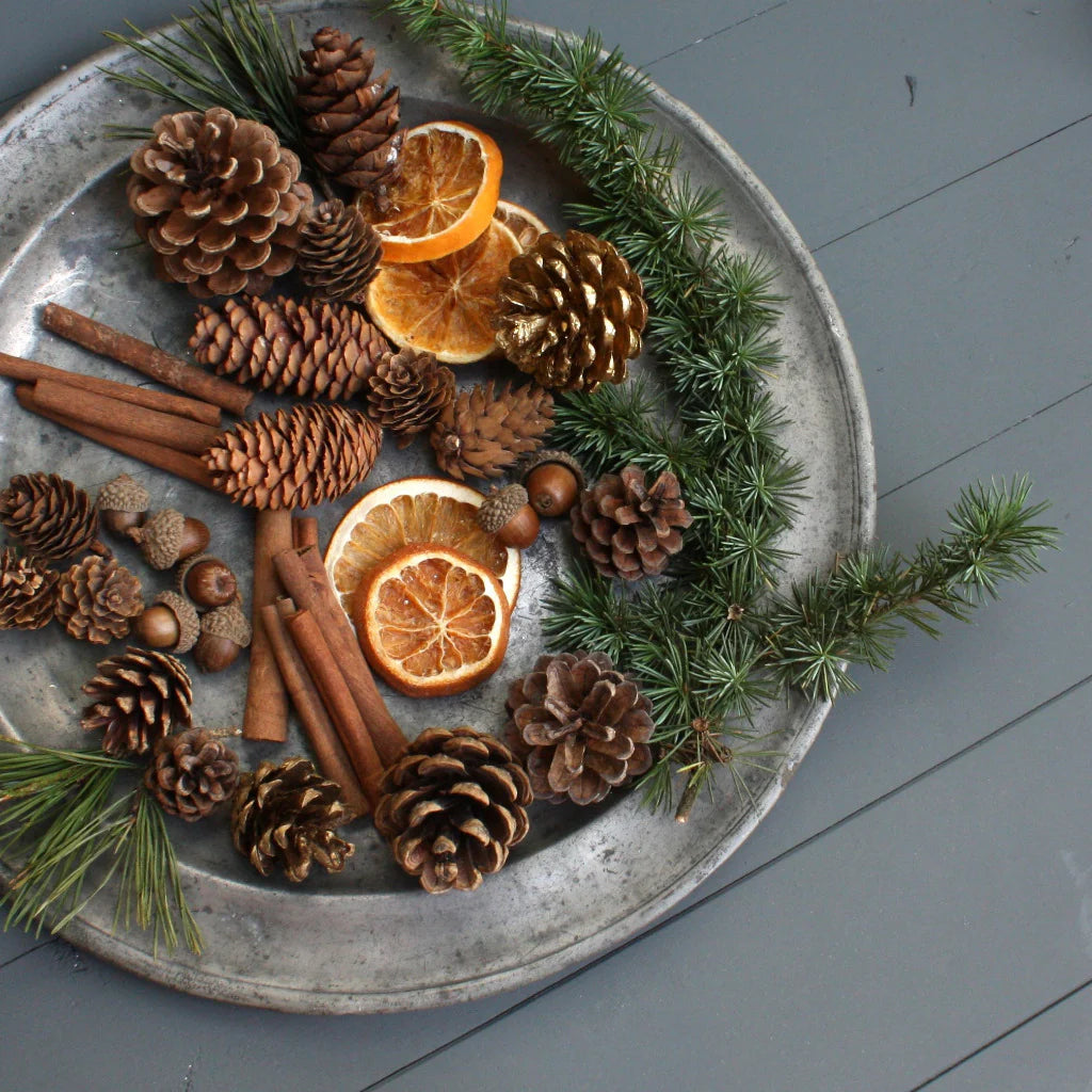 The Danes Natural Christmas Wreath & Table Accessories - Classic Christmas